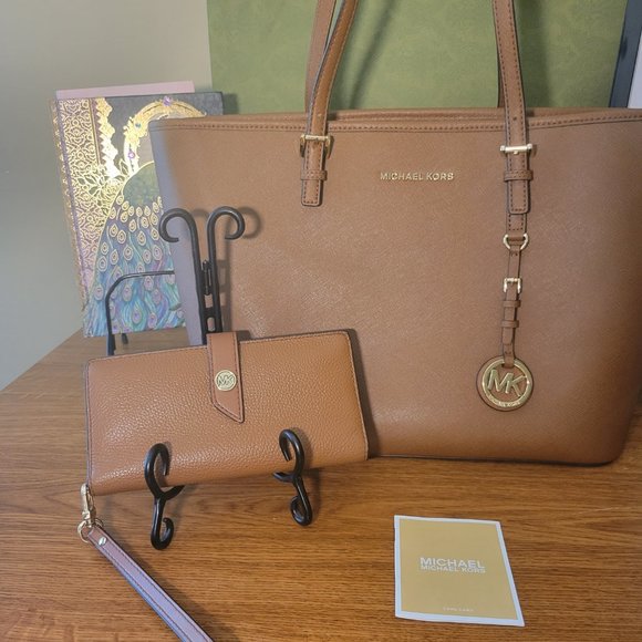 Michael Kors Jet Set Travel TZ Tote Leather & Wristlet Wallet - Picture 2 of 12